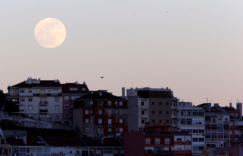 La superluna, vista desde Portugal